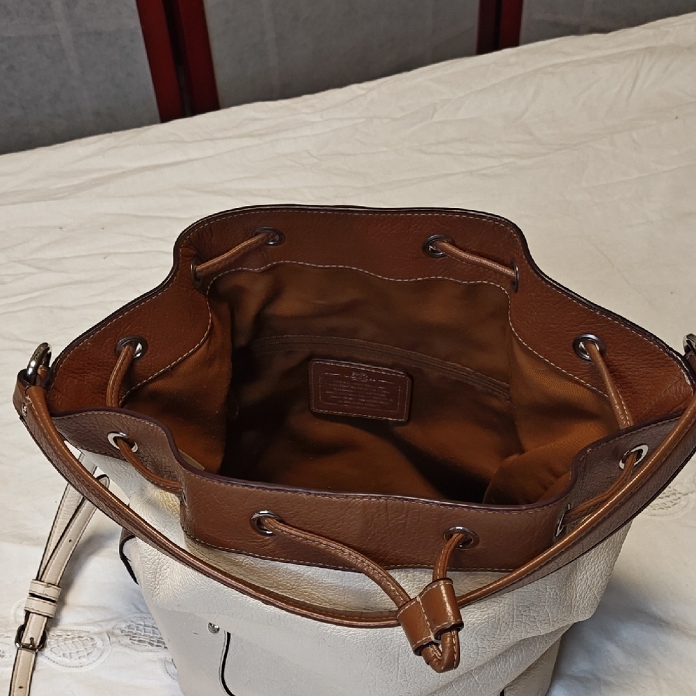 🧧 Coach Original Bucket Bag in Bicolor Leather - Picture 4 of 10